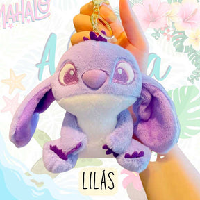 Chaveiro de pelúcia Baby Stitch lilás com detalhes roxos, orelhas grandes e expressão carinhosa.