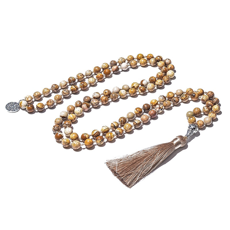 Japamala 108 Contas com Pulseira de Brinde, feita de Semente de Rudraksha, apresentando um design natural e espiritual. Perfeito para práticas meditativas e de mindfulness. Pelicano Azul.