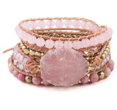 Pulseira Cristal de Quartzo Rosa, com pedra bruta em tom rosado delicado, promovendo harmonia e amor com elegância Pelicano Azul.